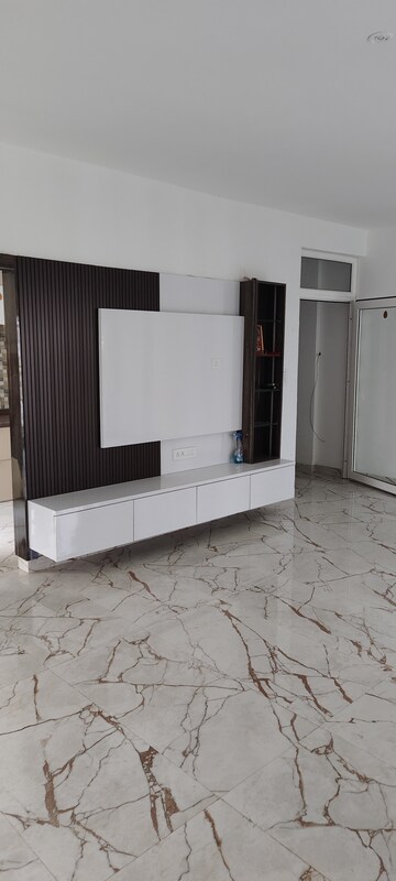 Room in 3.5 BHK Apartment at Ansals Celebrity Greens, Sushant Golf City – for Sale
