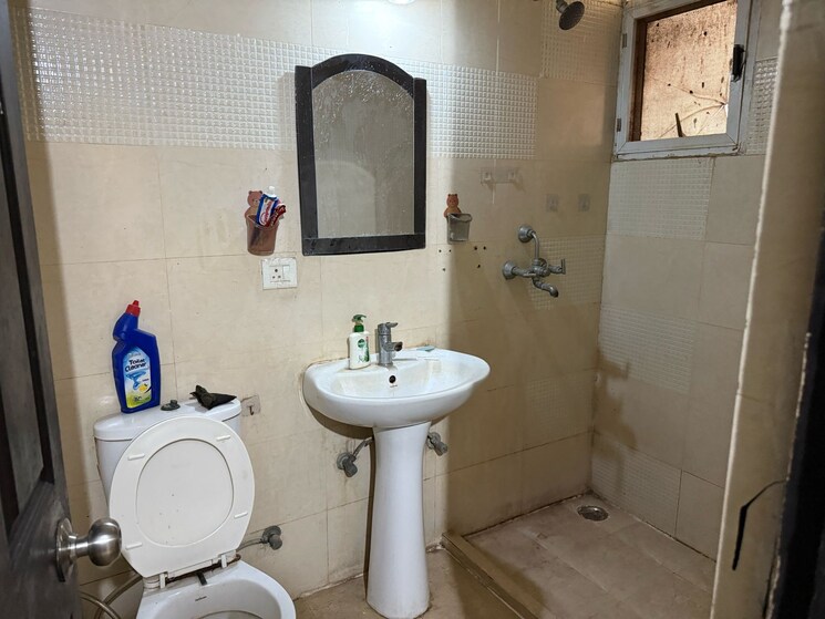 Bathroom, gardenia-glory 4 Bedroom 2250 Sq.Ft. Apartment In Sector 46 Noida 8800831