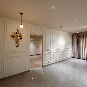 Room in 1 BHK Apartment at Sunflower Apartment Mulund East, Lic Housing Colony – for Sale