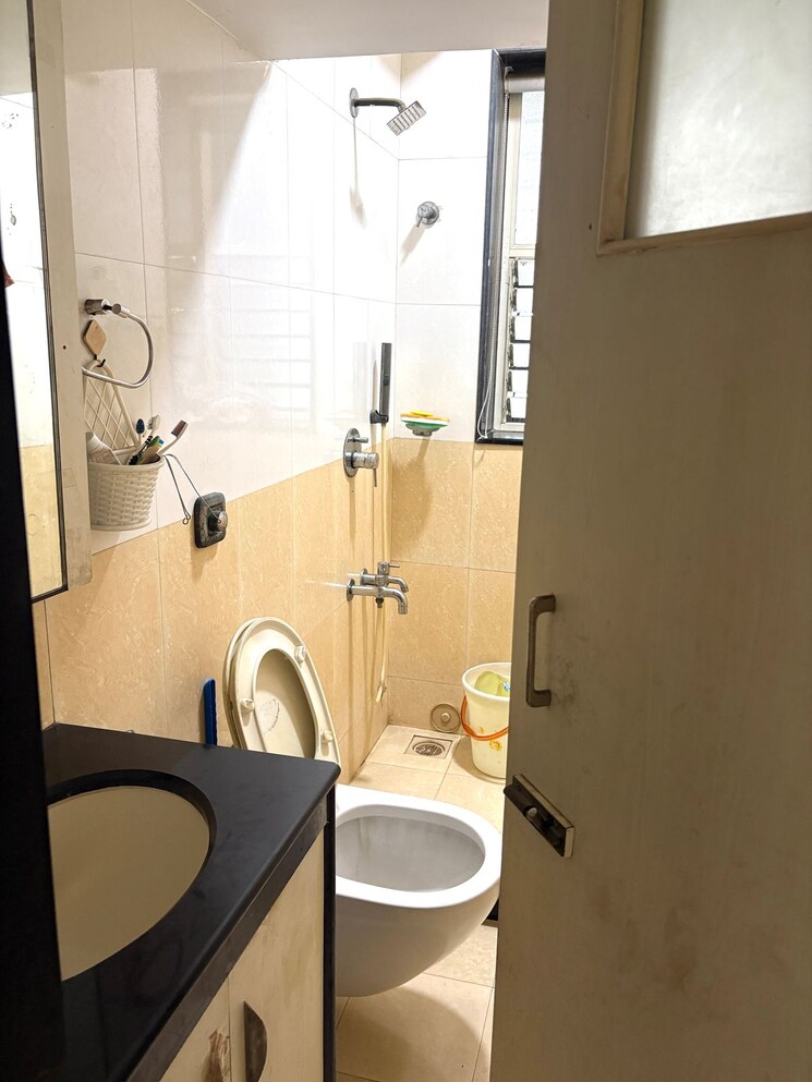 Bathroom, parag-mansion-chs 2 Bedroom 1100 Sq.Ft. Apartment In Andheri West Mumbai 8800878