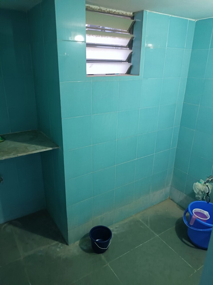 Bathroom, sector 2 Studio 90 Sq.Yd. Independent House In Sector 2 Gandhinagar 8800882