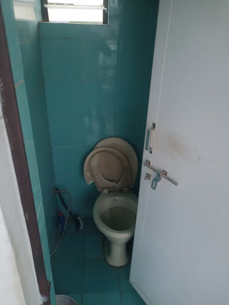 Bathroom, sector 2 Studio 90 Sq.Yd. Independent House In Sector 2 Gandhinagar 8800882