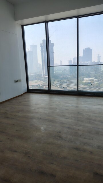 Room in 4 BHK Apartment at Rustomjee Crown, Prabhadevi – for Rent