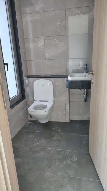 Bathroom in 4 BHK Apartment at Rustomjee Crown, Prabhadevi – for Rent