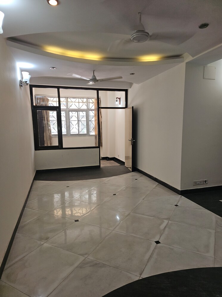 Room, sector 23 dwarka 3 Bedroom 1600 Sq.Ft. Apartment In Sector 23 Dwarka Delhi 8800933
