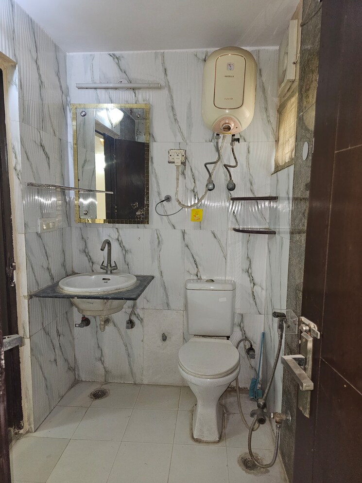 Bathroom, sector 23 dwarka 3 Bedroom 1600 Sq.Ft. Apartment In Sector 23 Dwarka Delhi 8800933