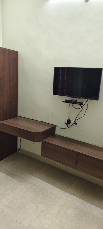 Room in 6+ BHK Independent House at Ansal Sushant Golf city, Sushant Golf City – for Rent