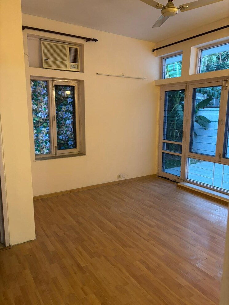 Room, nirvana-courtyard 3.5 Bedroom 3000 Sq.Ft. Villa In Sector 50 Gurgaon 8800941