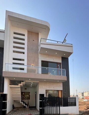 3 BHK Builder Floor For Rent in Sector 11