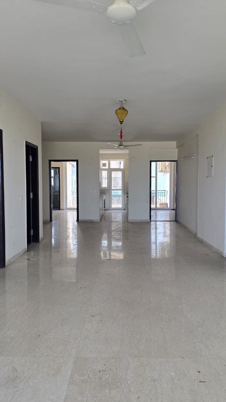 Room, sector 11 3 Bedroom 2000 Sq.Ft. Builder Floor In Sector 11 Chandigarh 8800940