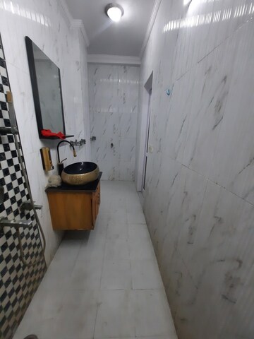Bathroom in 1.5 BHK Builder Floor at Malviya Nagar – for Rent