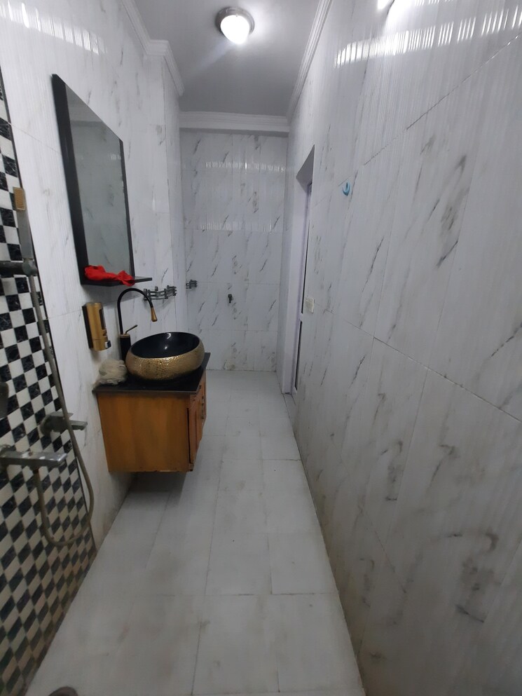 Bathroom, malviya nagar 1.5 Bedroom 900 Sq.Ft. Builder Floor In Malviya Nagar Delhi 8800950