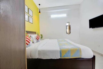 Bedroom in 2 BHK Builder Floor at Kishangarh – for Rent