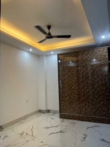 Room in 2 BHK Builder Floor at Kishangarh – for Rent