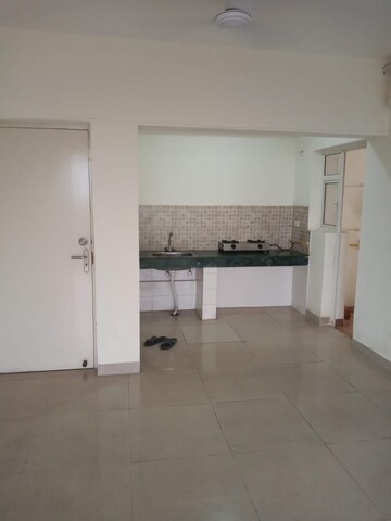 Room in 2.5 BHK Apartment at JM Florance, Tech Zone 4 Greater Noida – for Sale