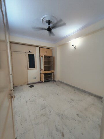 Room in 2 BHK Apartment at Gaurs Galaxy, Vaishali Sector 5 – for Rent