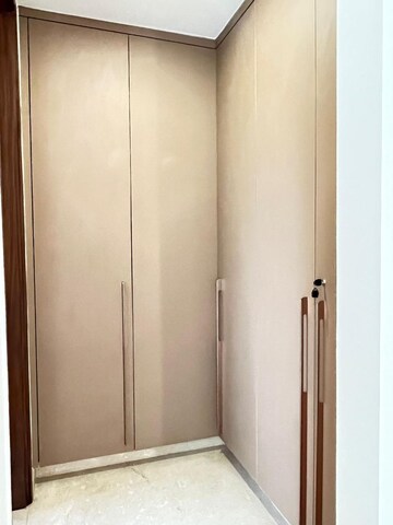 Room in 4 BHK Builder Floor at Sukhdev Vihar – for Rent