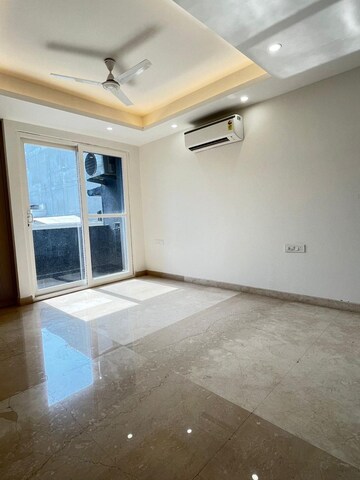 Room in 4 BHK Builder Floor at Sukhdev Vihar – for Rent