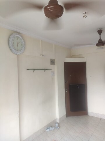 Room in 1 BHK Apartment at Akruti Aneri, Andheri East – for Rent