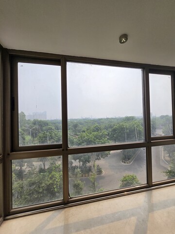 Room in 4 BHK Apartment at Mahagun Maestro, Sector 50 – for Sale