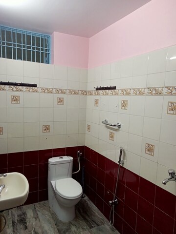 Bathroom in 2 BHK Builder Floor at R Square Gomti Nagar, Gomti Nagar – for Rent