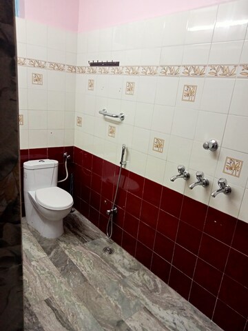 Bathroom in 2 BHK Builder Floor at R Square Gomti Nagar, Gomti Nagar – for Rent