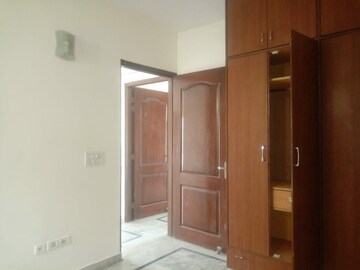 Room in 3 BHK Apartment at Amrapali Eden Park, Sector 50 – for Sale