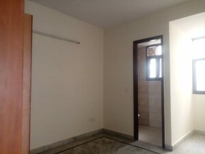 Room in 3 BHK Apartment at Amrapali Eden Park, Sector 50 – for Sale