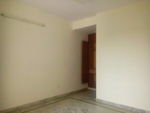 Room in 3 BHK Apartment at Amrapali Eden Park, Sector 50 – for Sale