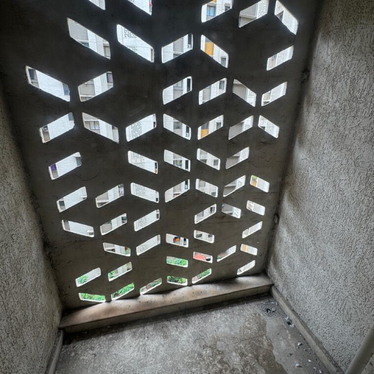  Parking, lodha-downtown 2 Bedroom 650 Sq.Ft. Apartment In Taloja Bypass Road Thane 8801029