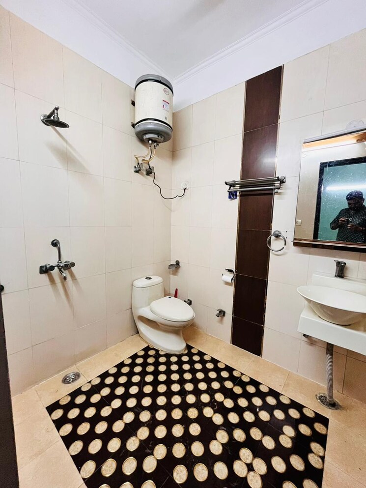 Master Bedroom, niti khand Pg For Girls In Niti Khand 8801059