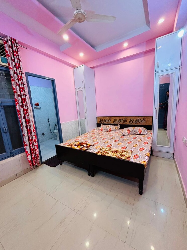 Bedroom, niti khand Pg For Girls In Niti Khand 8801059