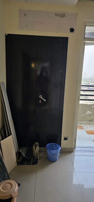 Room in 3 BHK Apartment at Stellar One, Sector 1 Greater Noida – for Sale