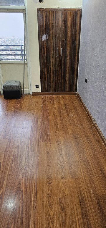 Room in 3 BHK Apartment at Stellar One, Sector 1 Greater Noida – for Sale