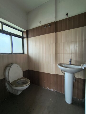 Bathroom in 3 BHK Apartment at Capricorn Jewels, New Alipore – for Sale