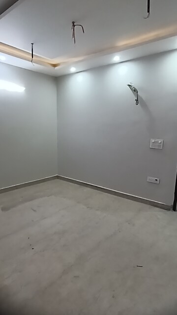 Room in 2.5 BHK Builder Floor at Ashok Nagar – for Rent