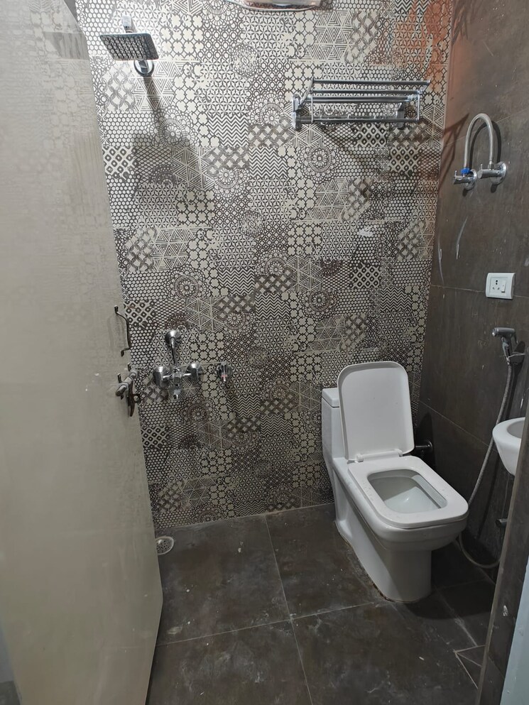 Bathroom, niti khand 2 Bedroom 850 Sq.Ft. Builder Floor In Niti Khand Ghaziabad 8801088