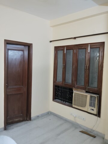 Bedroom in 2.5 BHK Builder Floor at South City 1 – for Rent