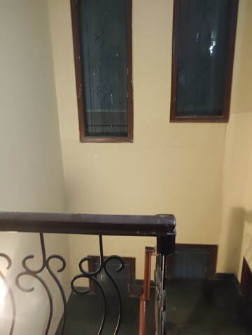 Furnished Amenities in 2.5 BHK Builder Floor at South City 1 – for Rent