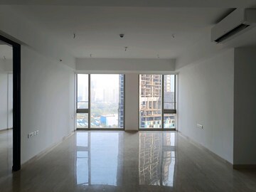 Room in 4 BHK Apartment at Lodha Marquise, Worli – for Rent
