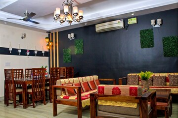 Bedroom in 6+ BHK Independent House at Green Fields Colony – for Rent