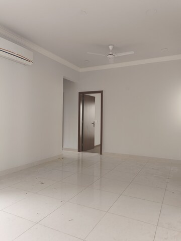 Room in 3 BHK Apartment at Central Park Flower Valley Aqua Front Towers, Sohna Sector 33 – for Rent