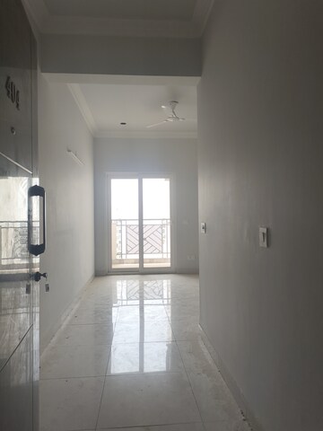 Room in 3 BHK Apartment at Central Park Flower Valley Aqua Front Towers, Sohna Sector 33 – for Rent
