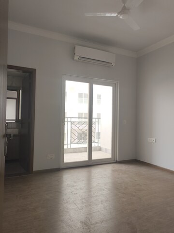 Room in 3 BHK Apartment at Central Park Flower Valley Aqua Front Towers, Sohna Sector 33 – for Rent