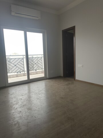 Room in 3 BHK Apartment at Central Park Flower Valley Aqua Front Towers, Sohna Sector 33 – for Rent