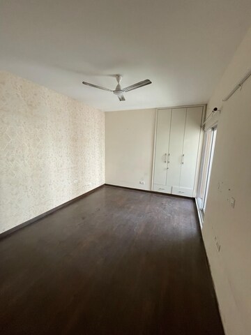 2 BHK Apartment For Rent in Elite Golf Green, Sector 79