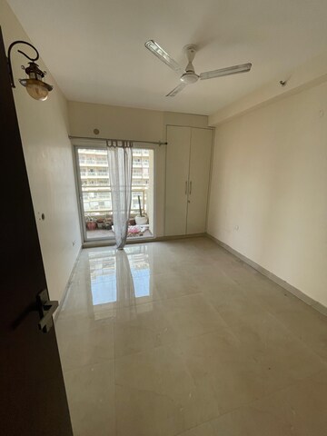 Room in 2 BHK Apartment at Elite Golf Green, Sector 79 – for Rent