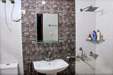 Bathroom in 4 BHK Builder Floor at Green Fields Colony – for Rent
