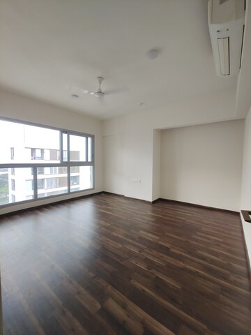 Room in 3 BHK Apartment at Piramal Vaikunth Vraj, Balkum Pada – for Rent