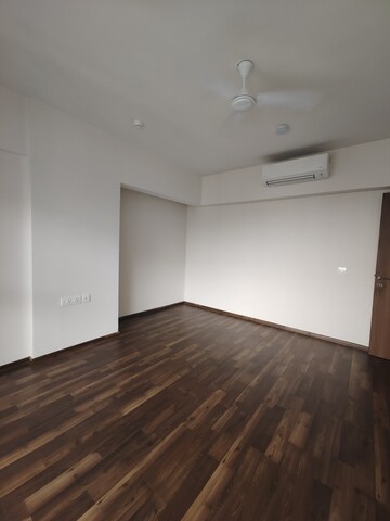 Room in 3 BHK Apartment at Piramal Vaikunth Vraj, Balkum Pada – for Rent